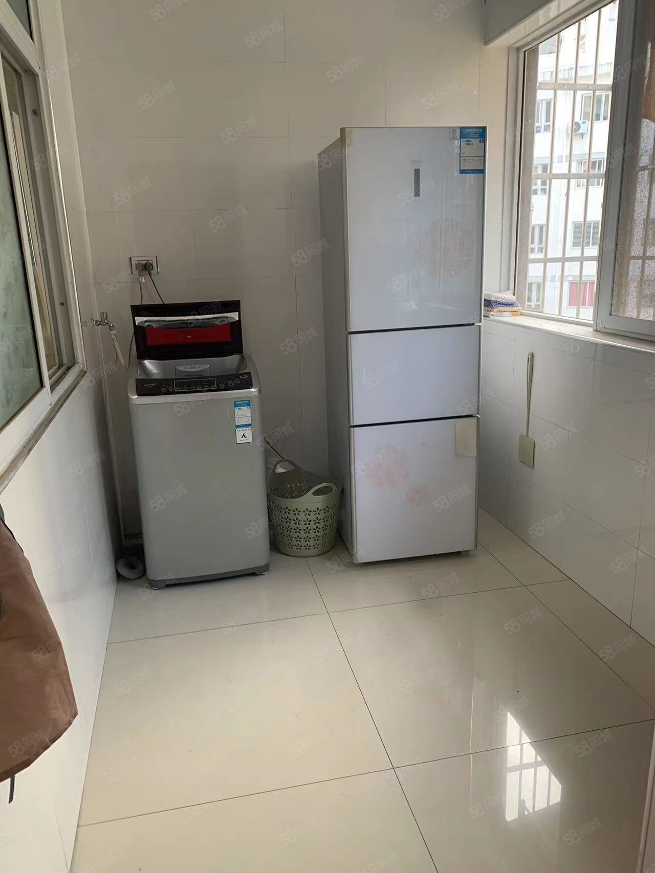 宏发小区(竹山)3室2厅2卫127㎡南45万