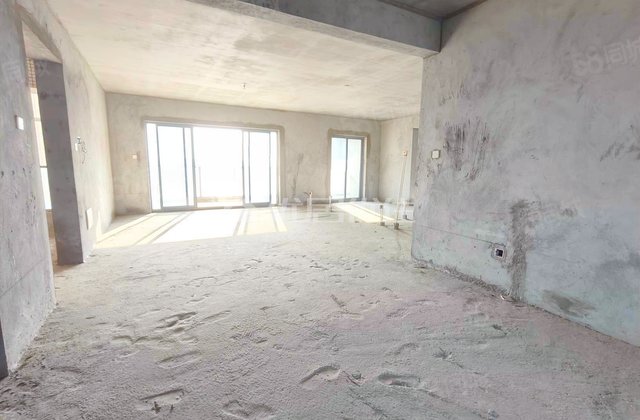 盛天东郡4室2厅211㎡165万二手房图片