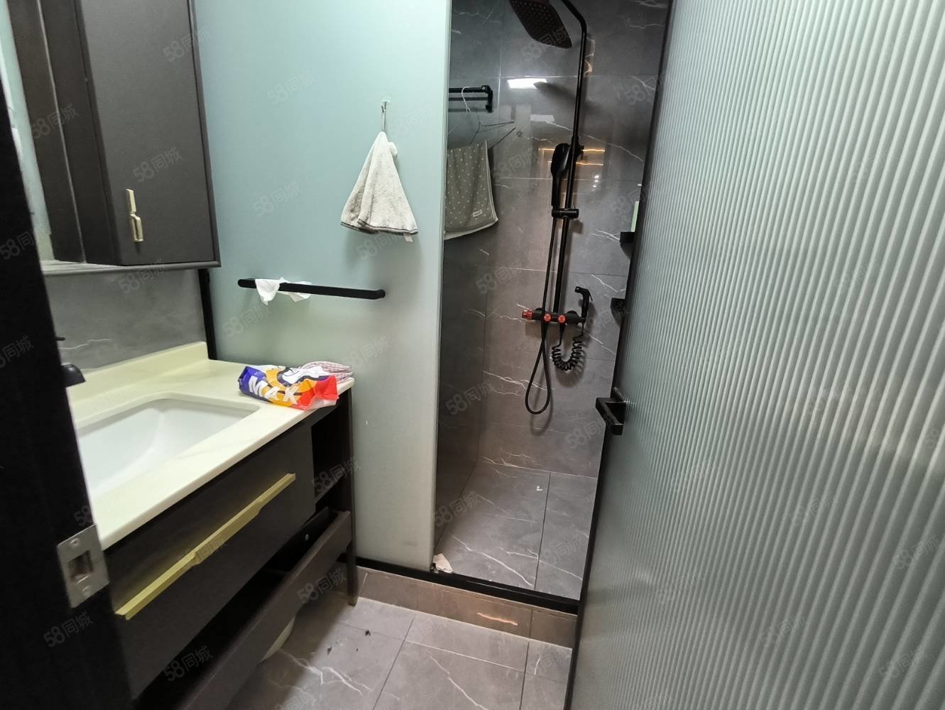 港中旅公元6室2厅3卫230㎡南北196万