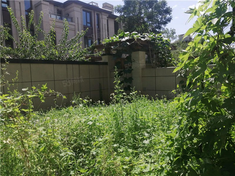 領(lǐng)秀翡翠山(別墅)5室2廳4衛(wèi)279.46㎡南北1050萬