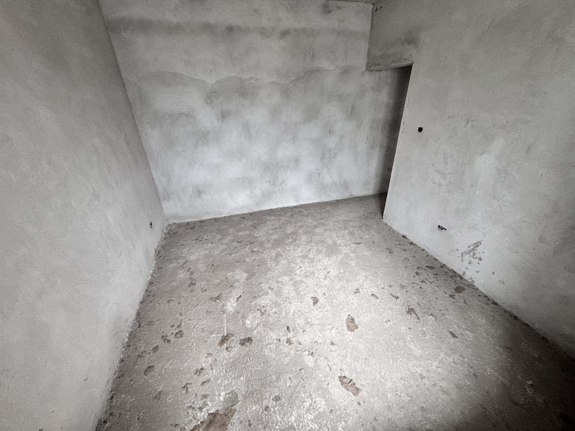 腾龙国际1室1厅1卫55.66㎡南26万