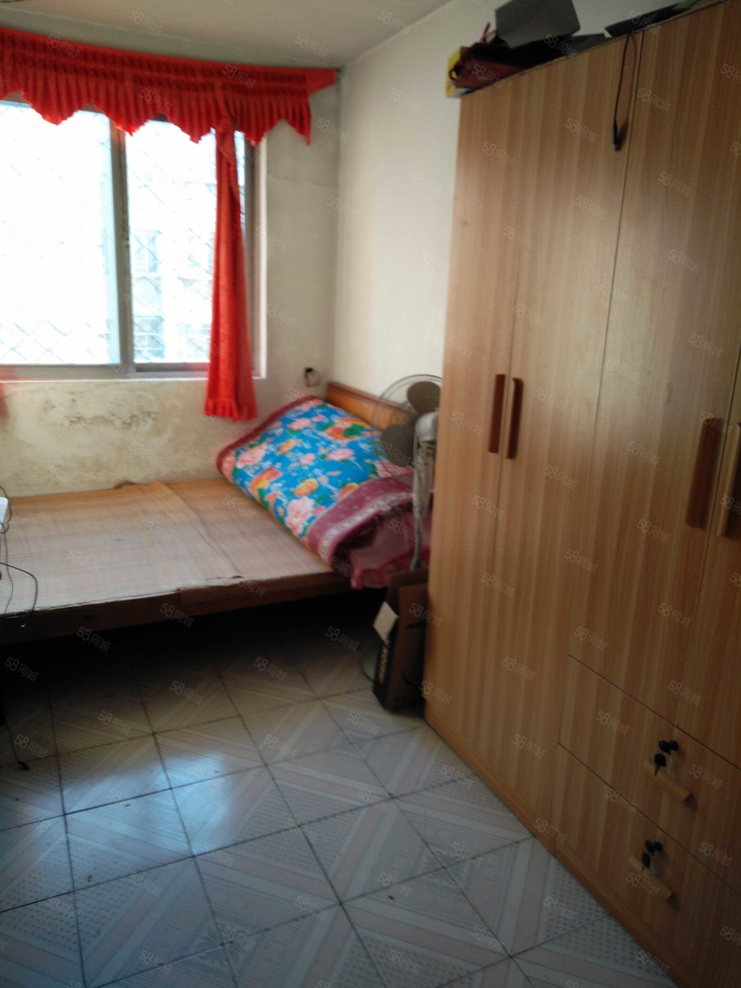 溫泉小區(qū)3室1廳1衛(wèi)65㎡南13萬