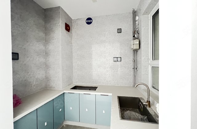 财信水城印象 三室商品房 次新房 带电梯 带车位储藏室