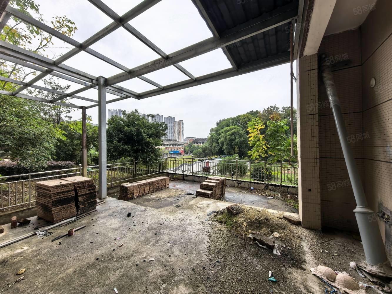 北湖湾8室2厅5卫215㎡南北200万