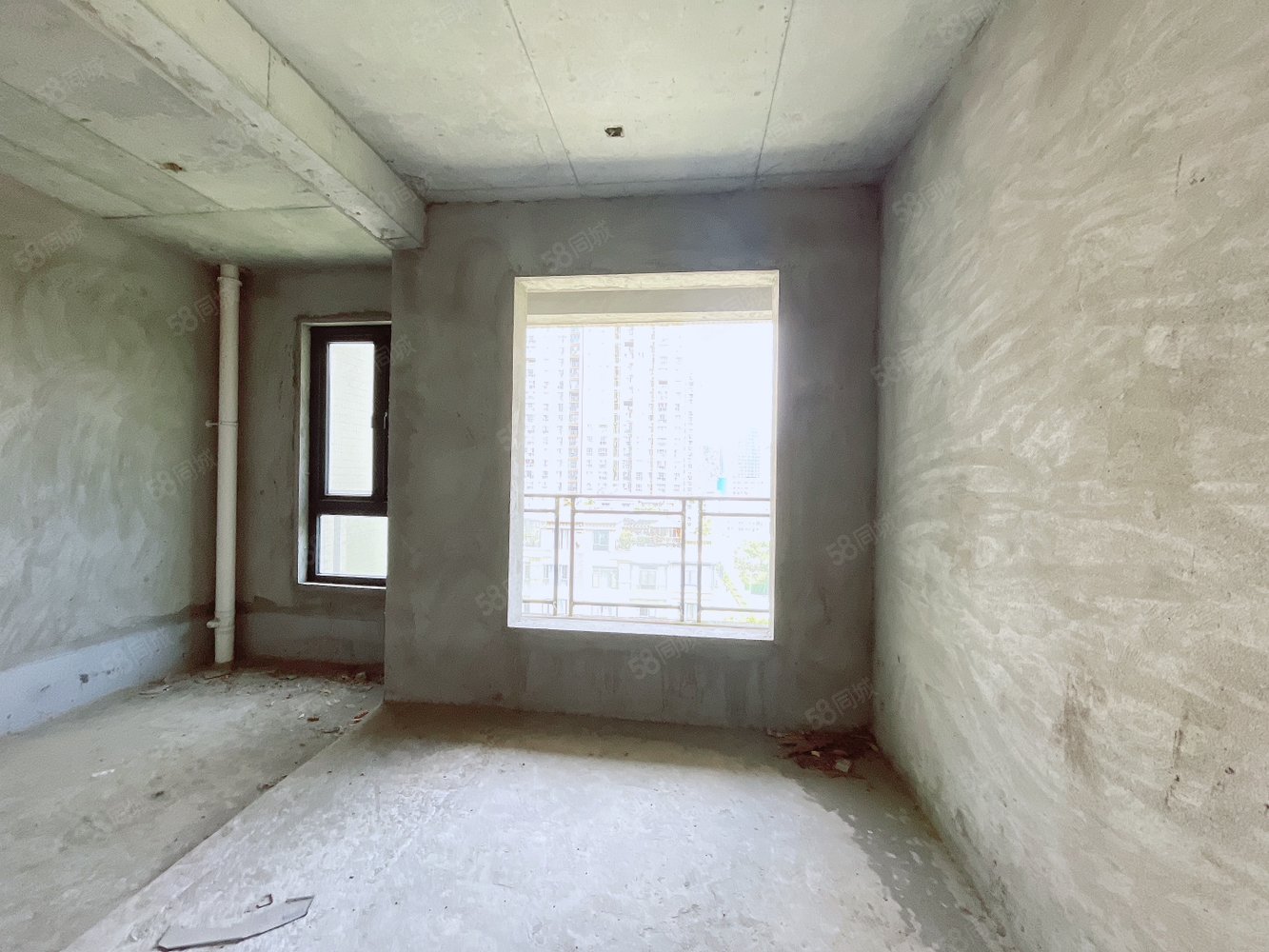 公元海3室2厅1卫96㎡南北39.8万