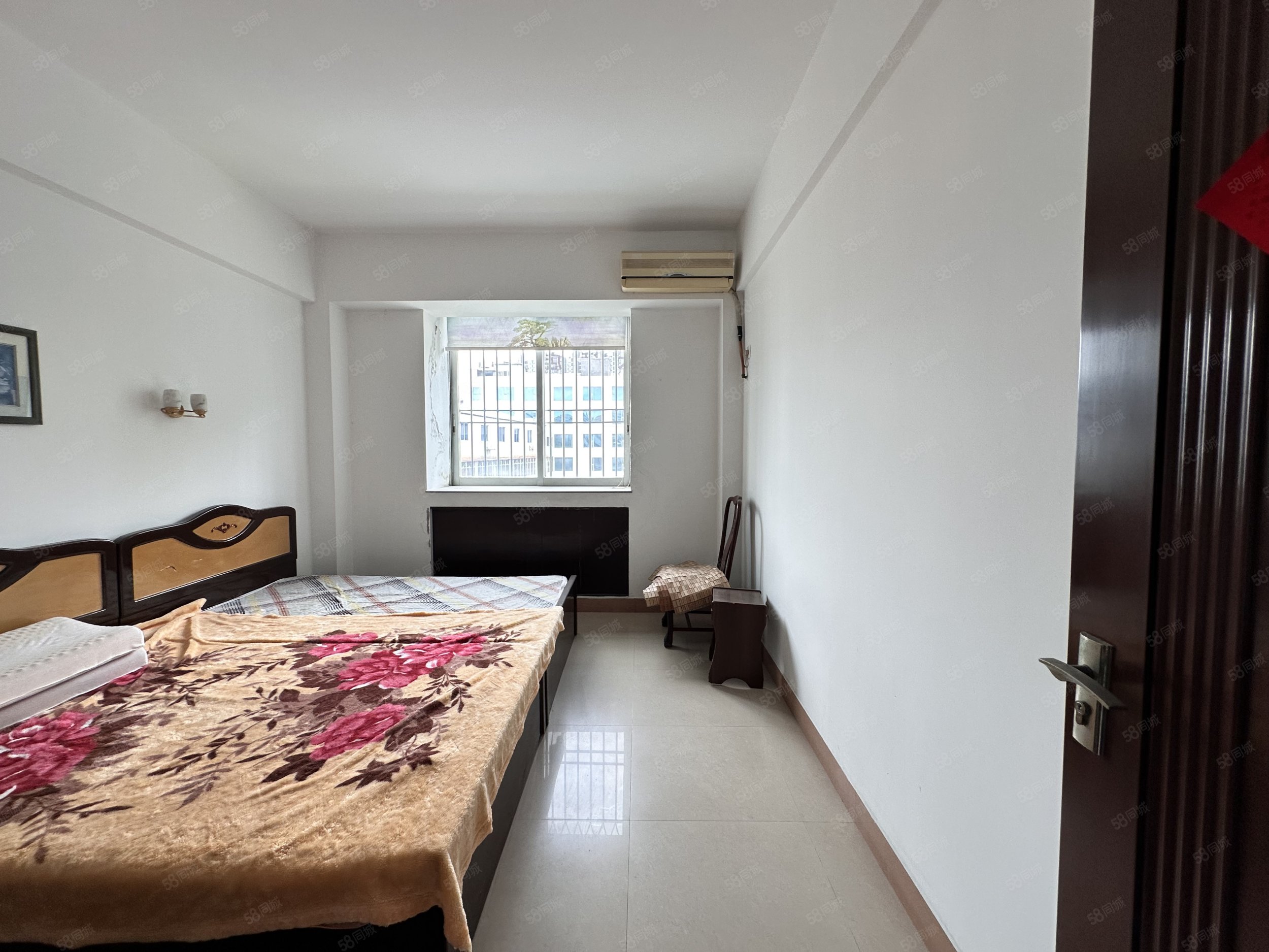 彩虹花园3室2厅2卫147㎡南北68万