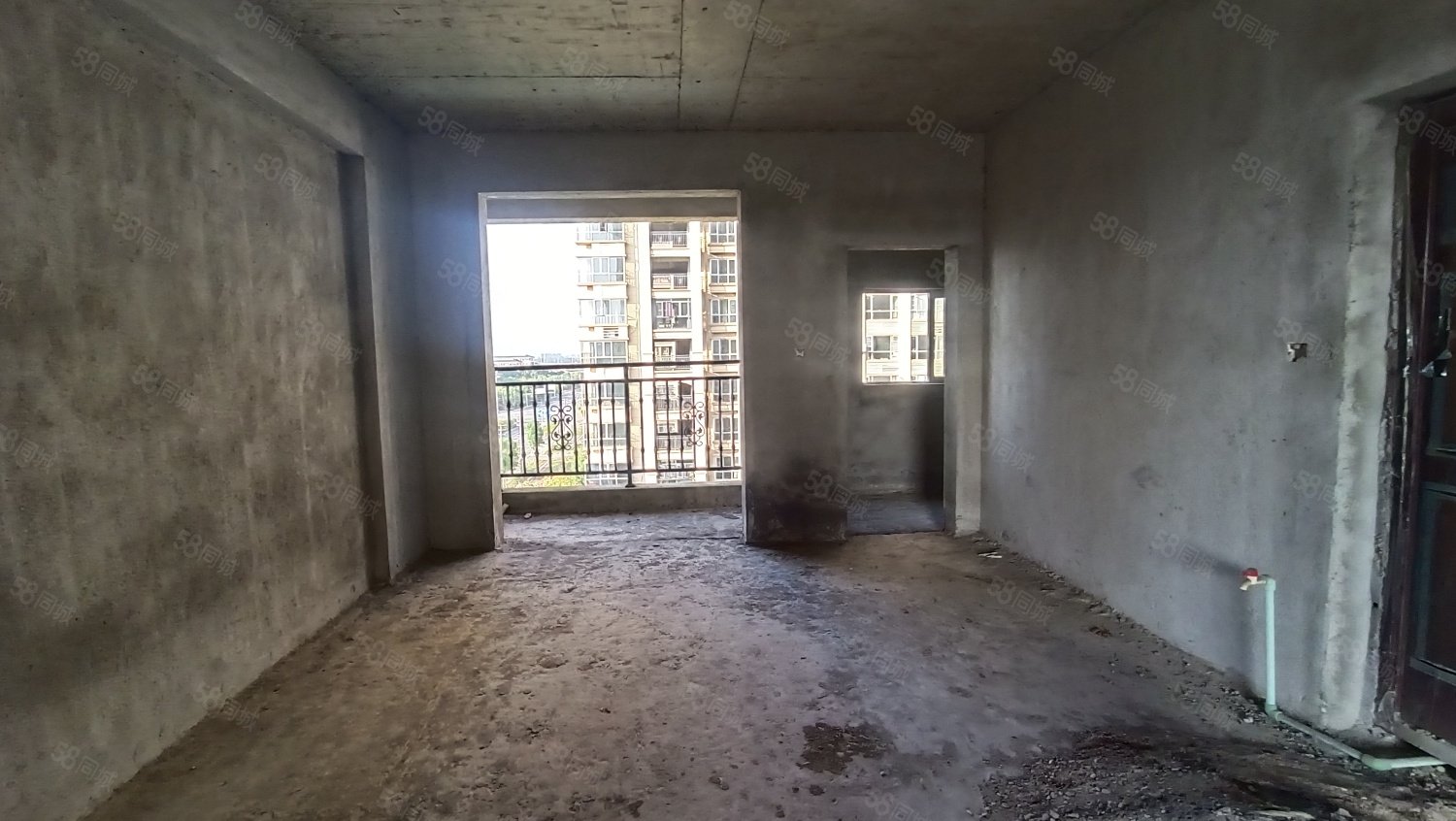 滨江御府3室2厅2卫126㎡南北54万