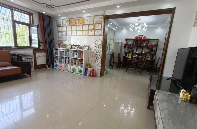 颐馨园一期，三室两厅一卫，带车库，步梯好楼层，单价低，好停车