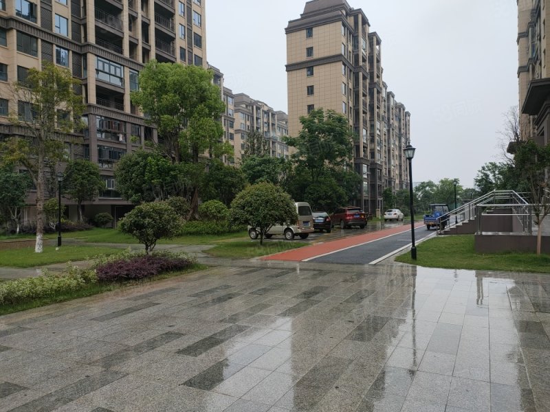 滨江明珠3室2厅2卫128.5㎡南66.7万