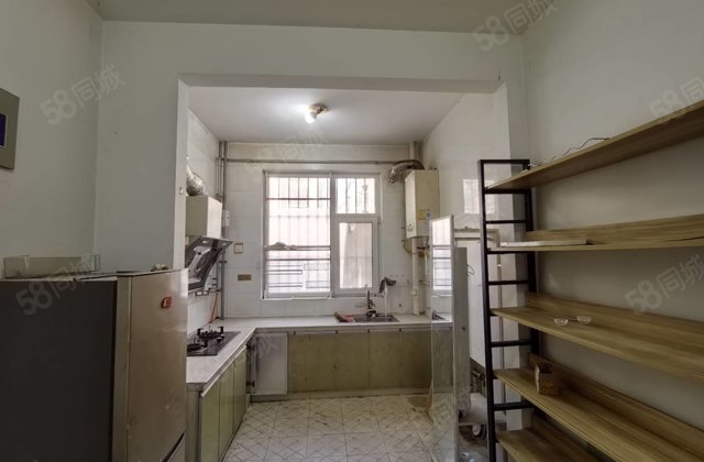 急售五中 送车位 万达广场北临一楼带院  小区停车方便