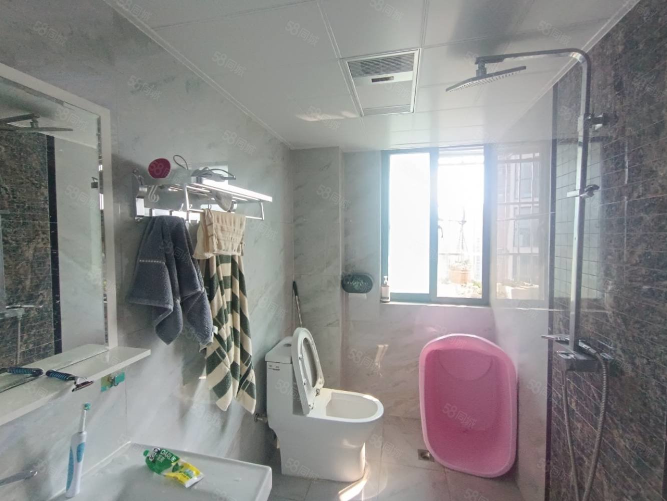 腾龙国际3室2厅2卫127.73㎡南北63.8万