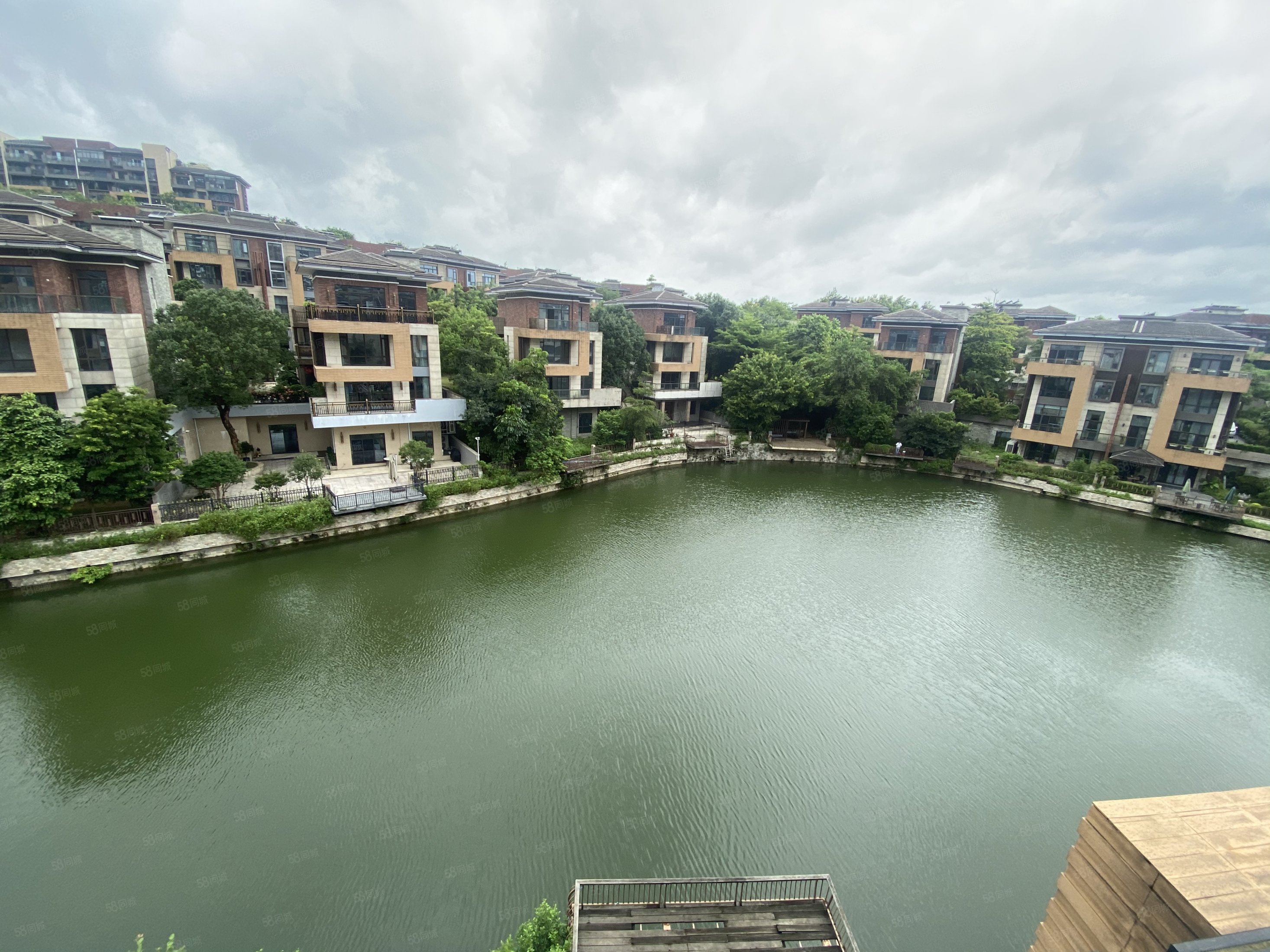 星河丹堤(别墅)5室2厅5卫558㎡南北2900万