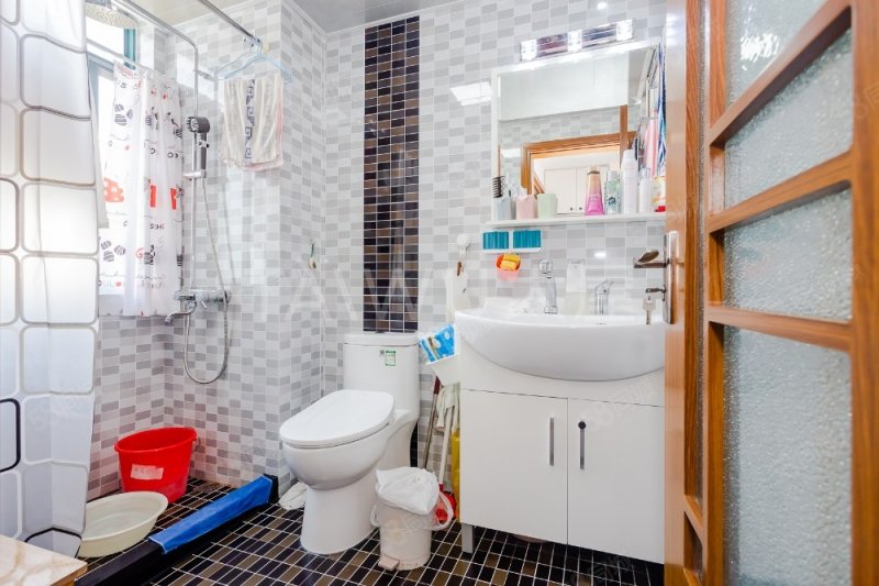 巨峰家苑1768弄商圈成熟临地铁交通便捷精装好房