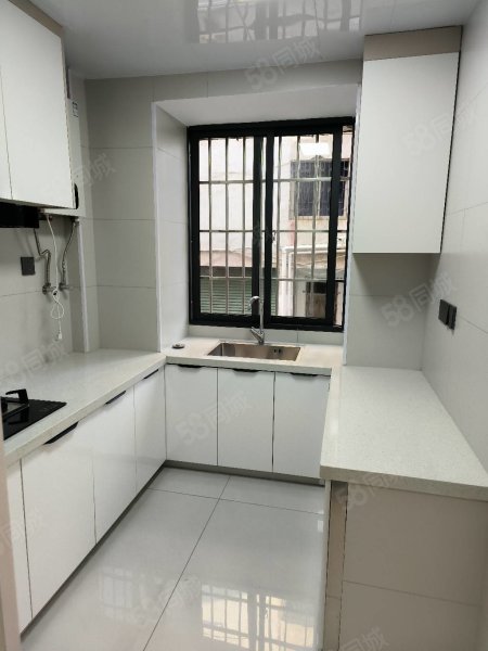 龙凤楼院4室2厅1卫125㎡南北35万