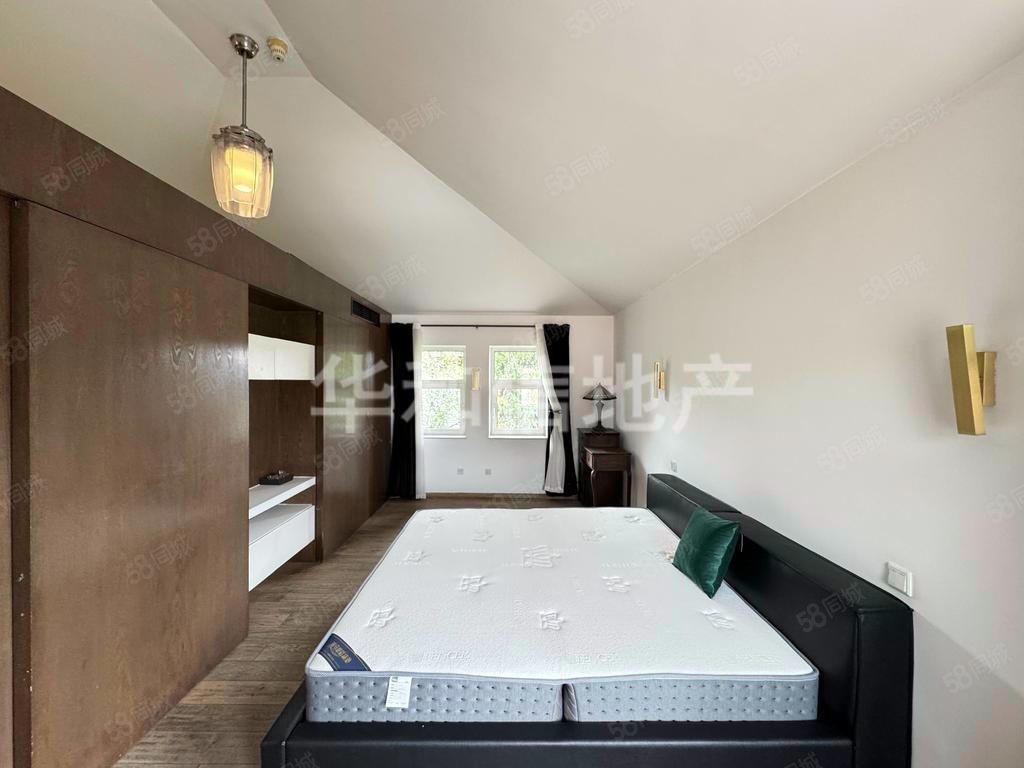 歐陸苑4室2廳3衛(wèi)235㎡南北2600萬