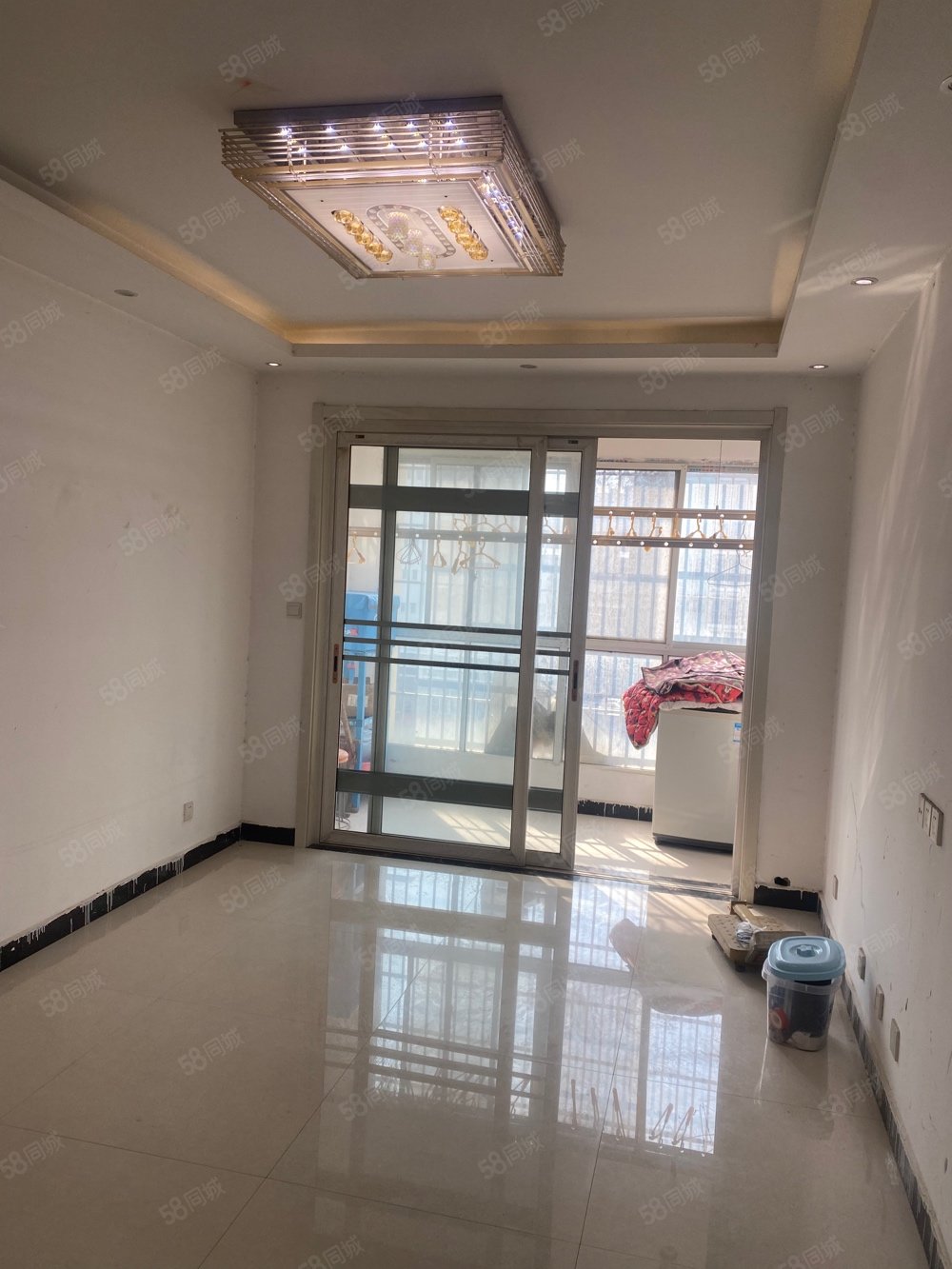 杉杉国际城2室2厅1卫82㎡南北32万