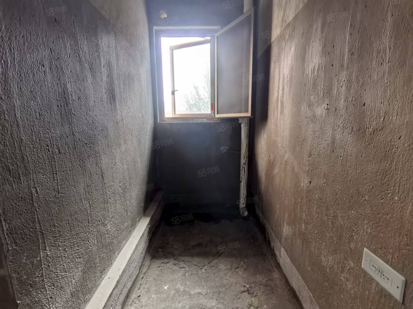 国瑞麓林府4室2厅3卫143㎡南北139.9万