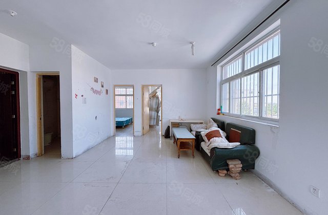 九中小初多层好楼层边户，可做三室，全明户型南北通透，停车方便