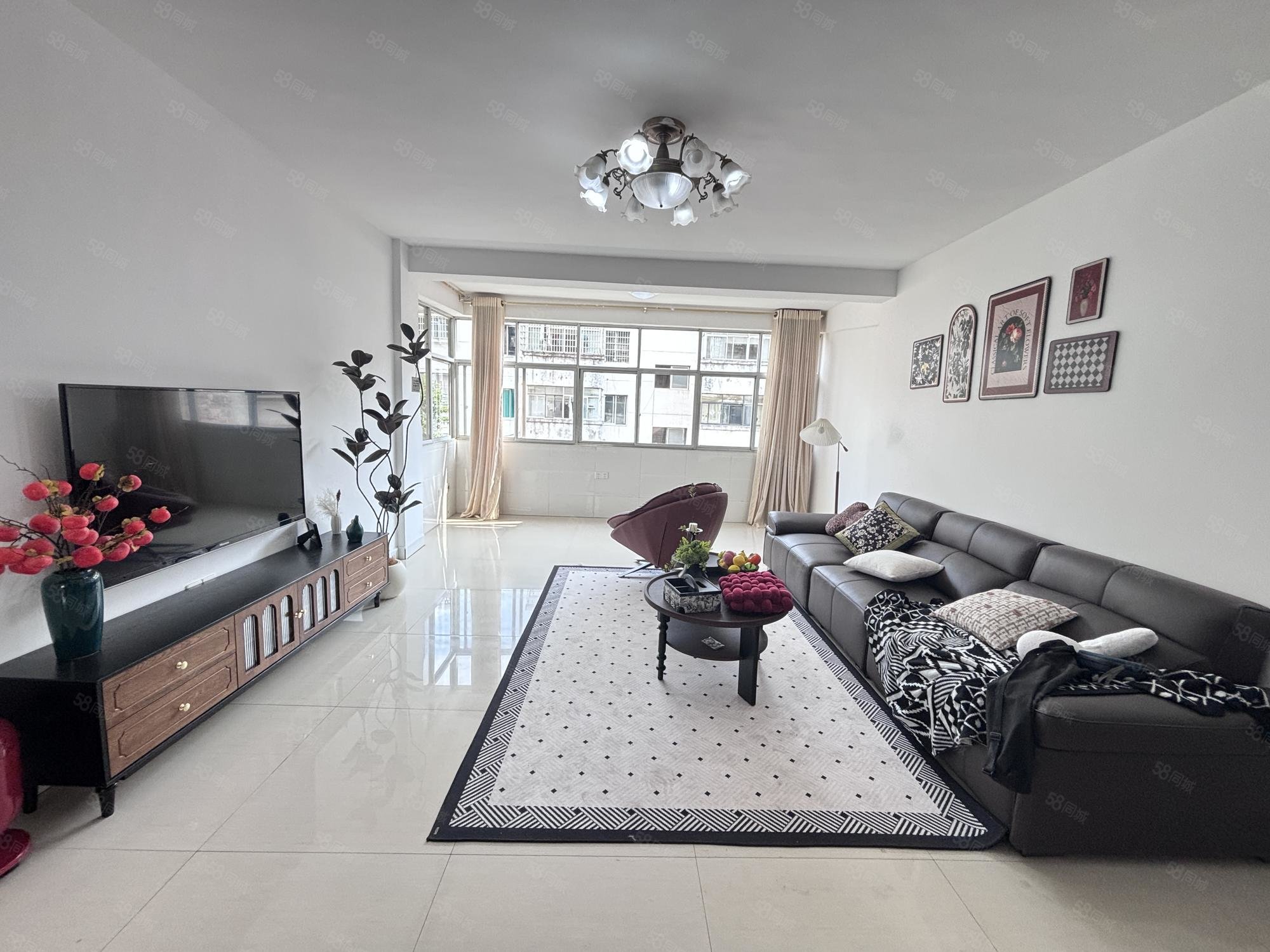 警苑6室2厅3卫169㎡东88万