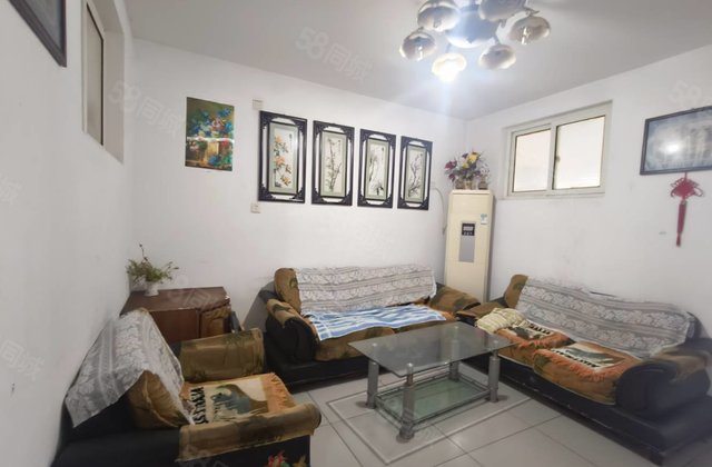 急售，新星  东昌中学附近，正规三室一厅，有储藏室。中华御苑