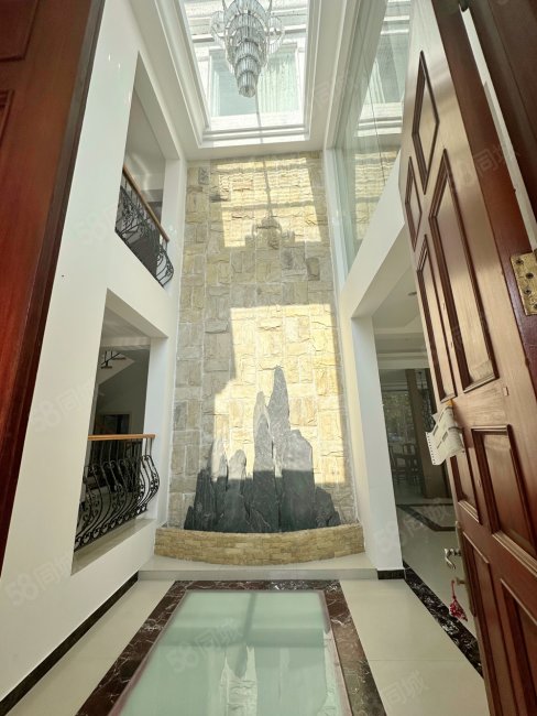 独栋金爵别墅大花园玄关挑空7米大露台全明通透