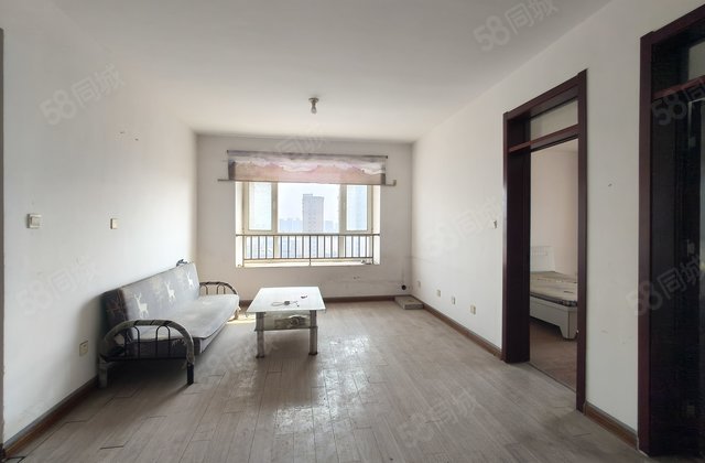 香江附近电梯房好楼层，海源丽都3室2卫，东边户看房方便。