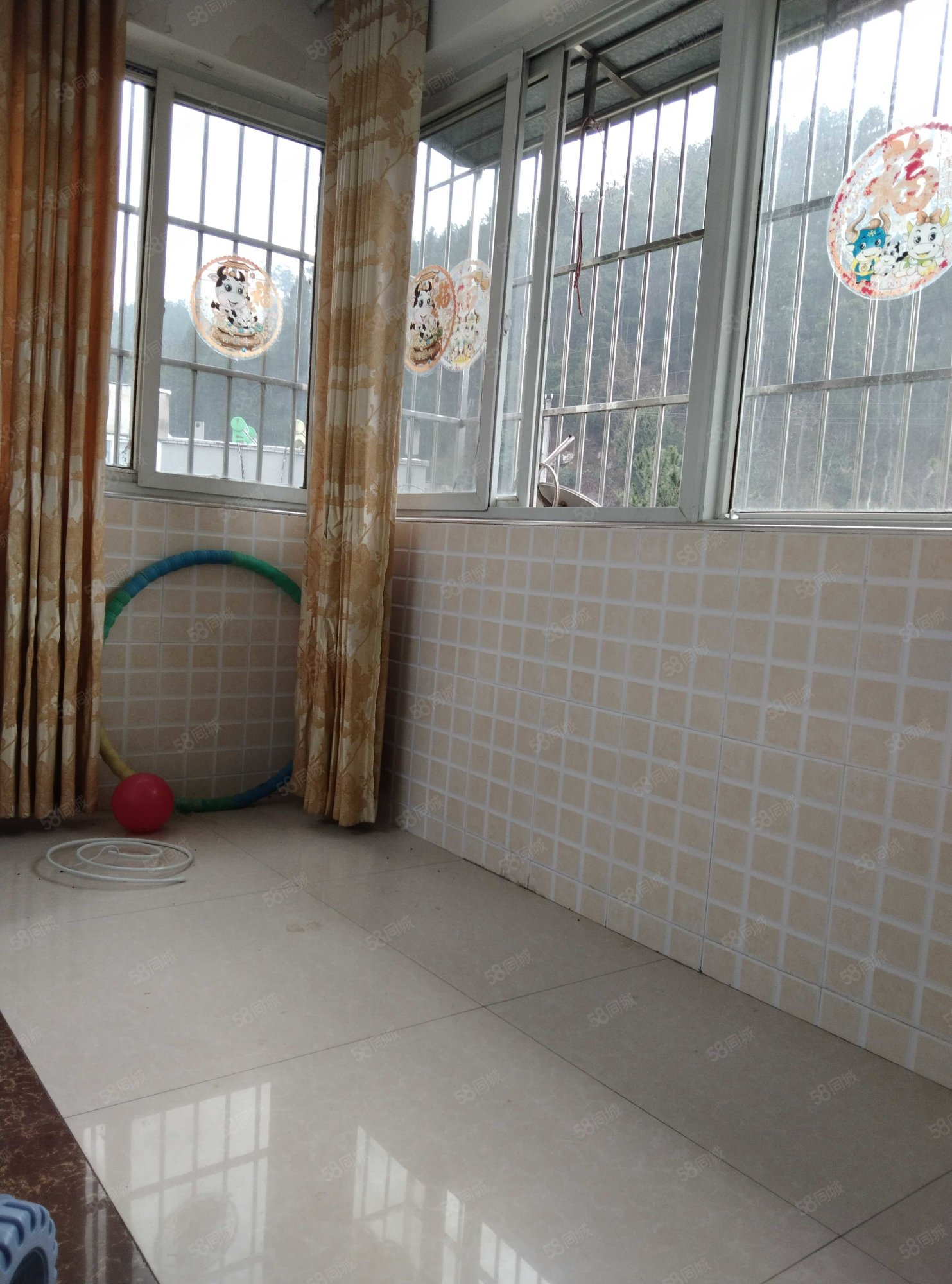 白浪南山小区3室2厅1卫125㎡西18万