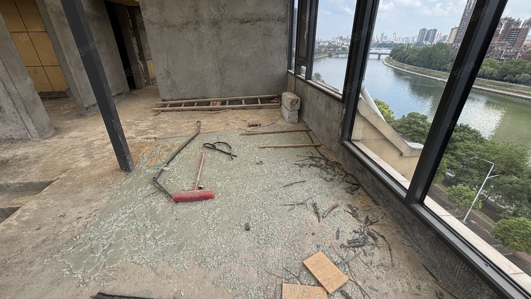 秀江印象7室2厅2卫270㎡南北150万