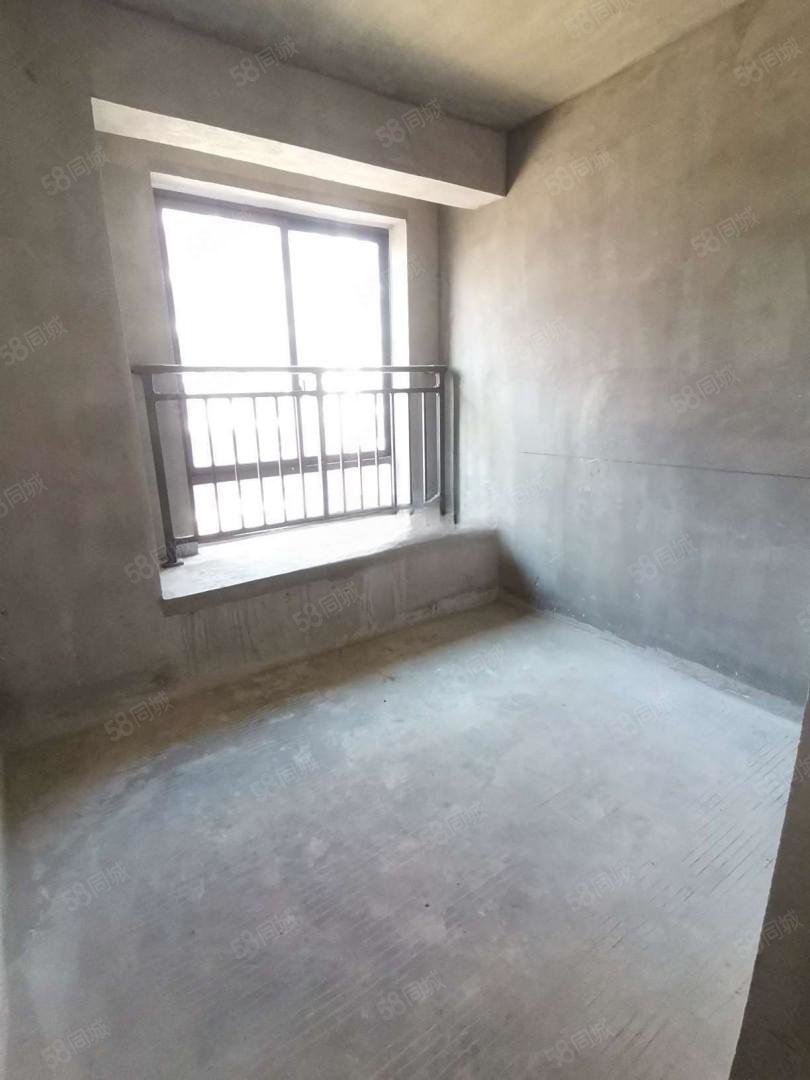 润鸿水尚4室2厅2卫119.39㎡东55.8万