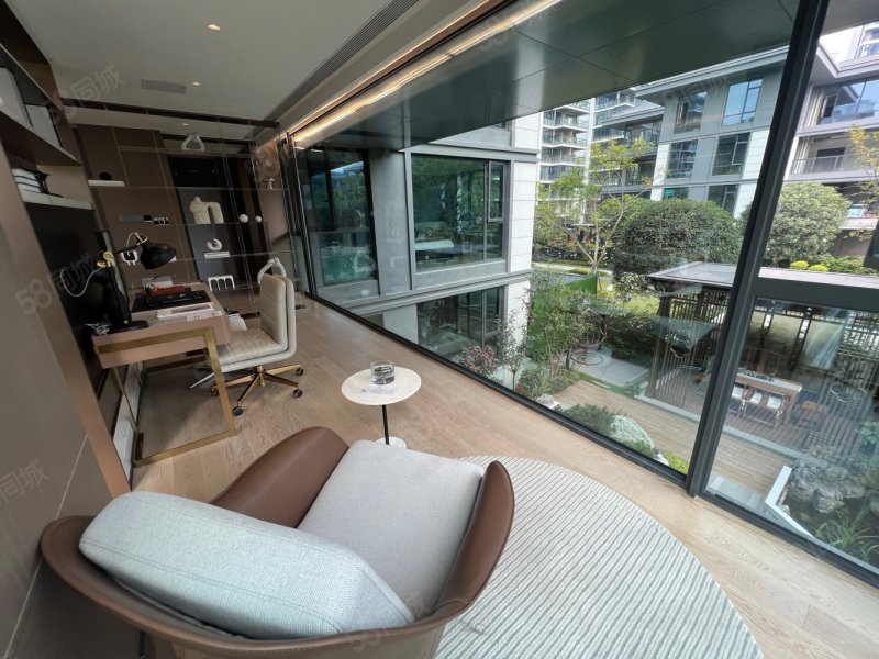 湖边上万景峰汇下叠别墅带私家大花园中庭不临路采光好