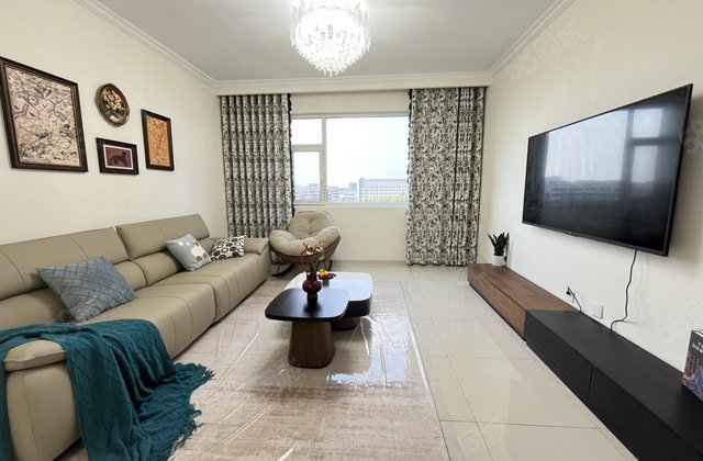 香江北 新城邦小区 精装三房两卫 带储藏室 电梯房 价可议