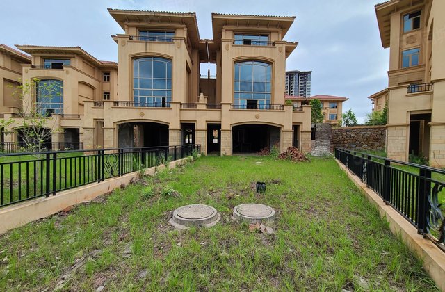 九里峰山连排别墅 东边套 高端花园住宅 带前后花园200平