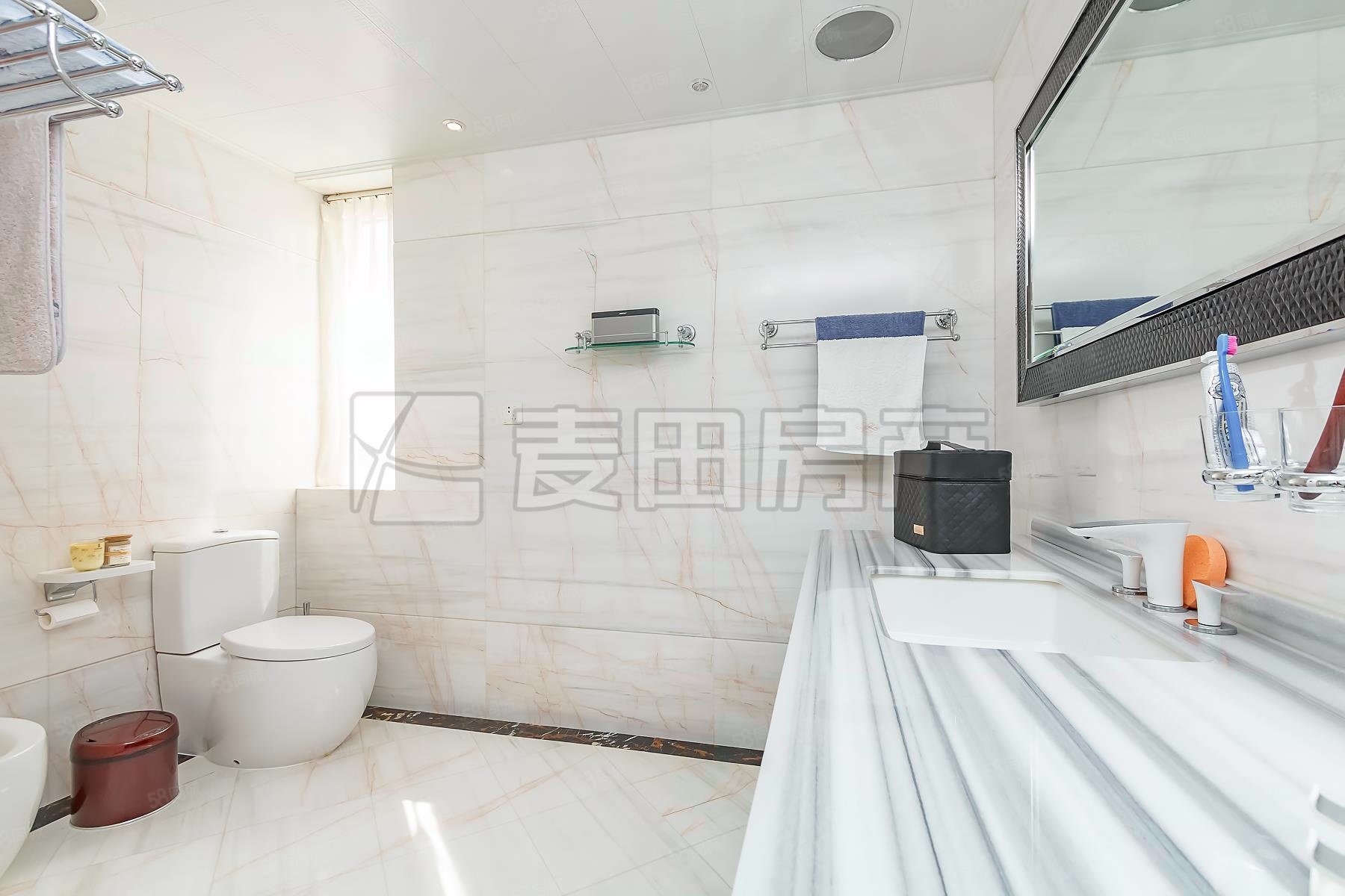 棕櫚泉國際公寓2室2廳1衛(wèi)136㎡東南1249萬