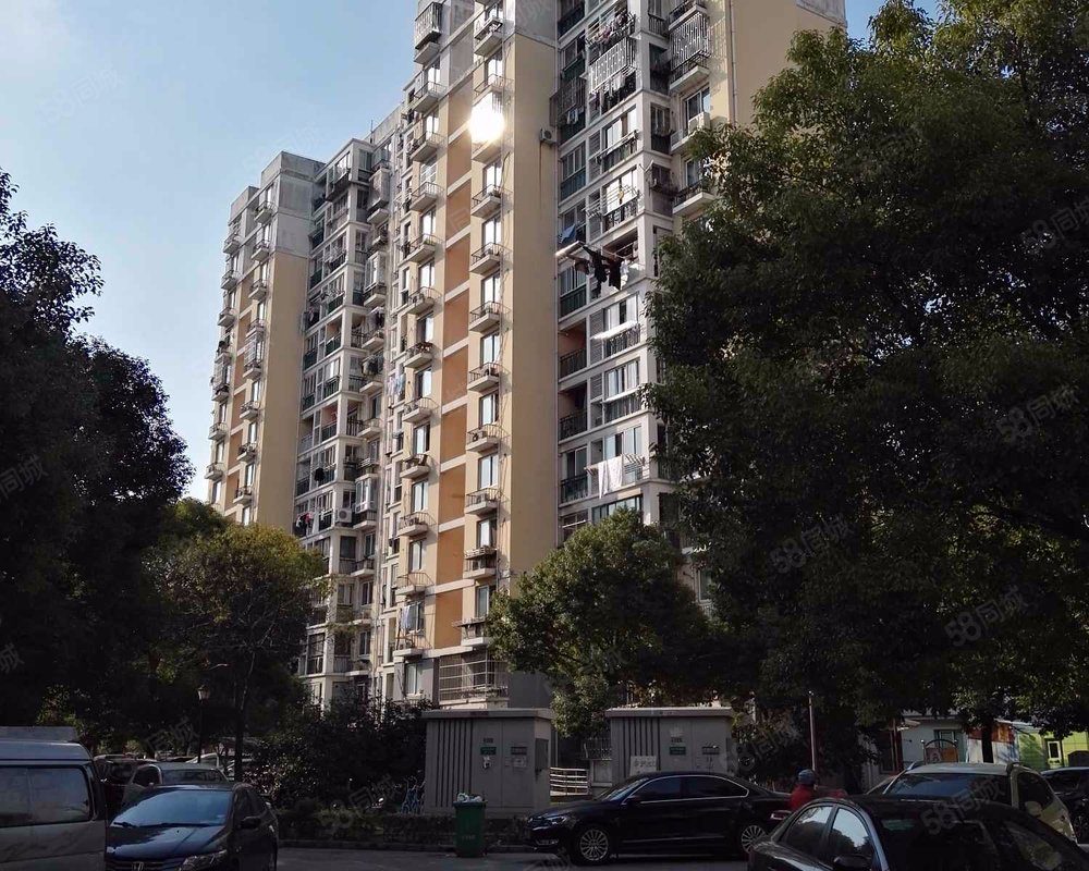 东方悦居苑内中环之间