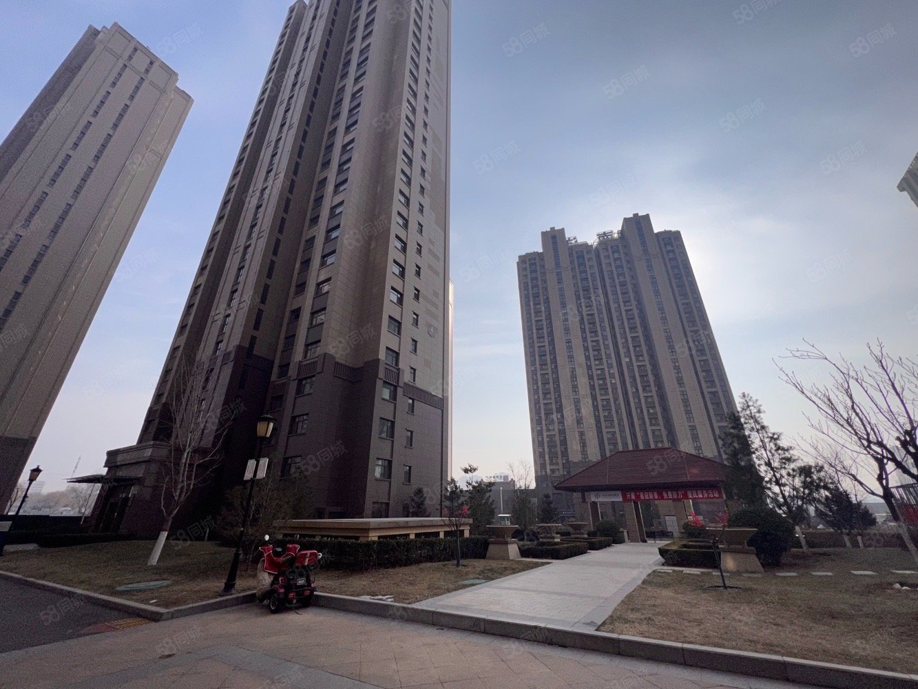 南洋花城4室2厅2卫146㎡南北128万