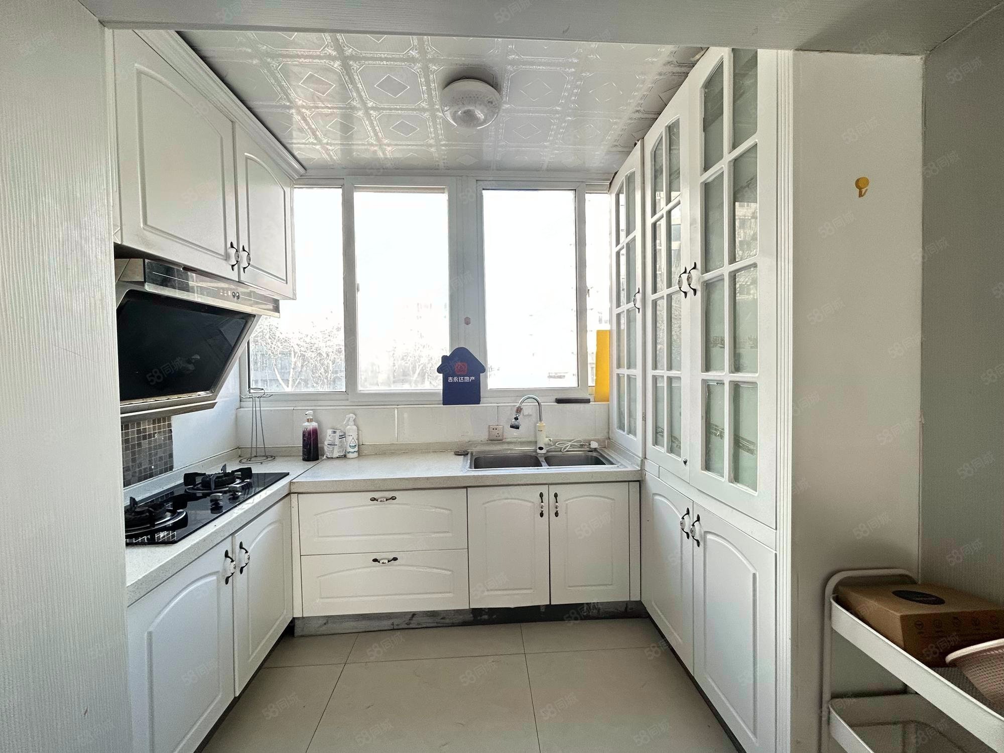 陽光街391號院3室2廳2衛(wèi)131.96㎡南北320萬