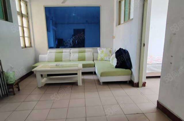 紧邻湖边 东昌华庭水城嘉苑 二所家属院 出门就是湖 温馨两室