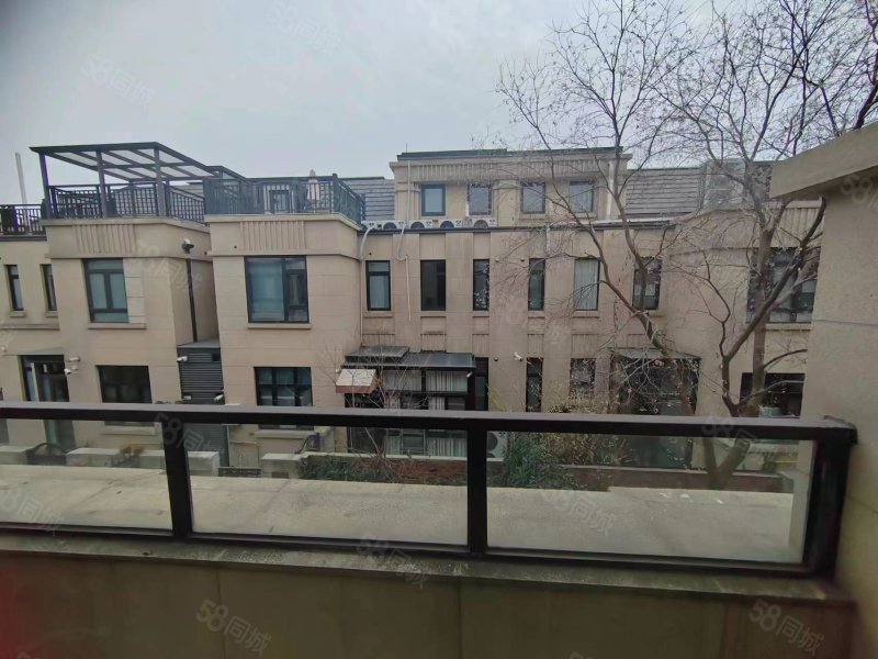 新弘国际城(别墅)7室3厅3卫195.29㎡南北789万