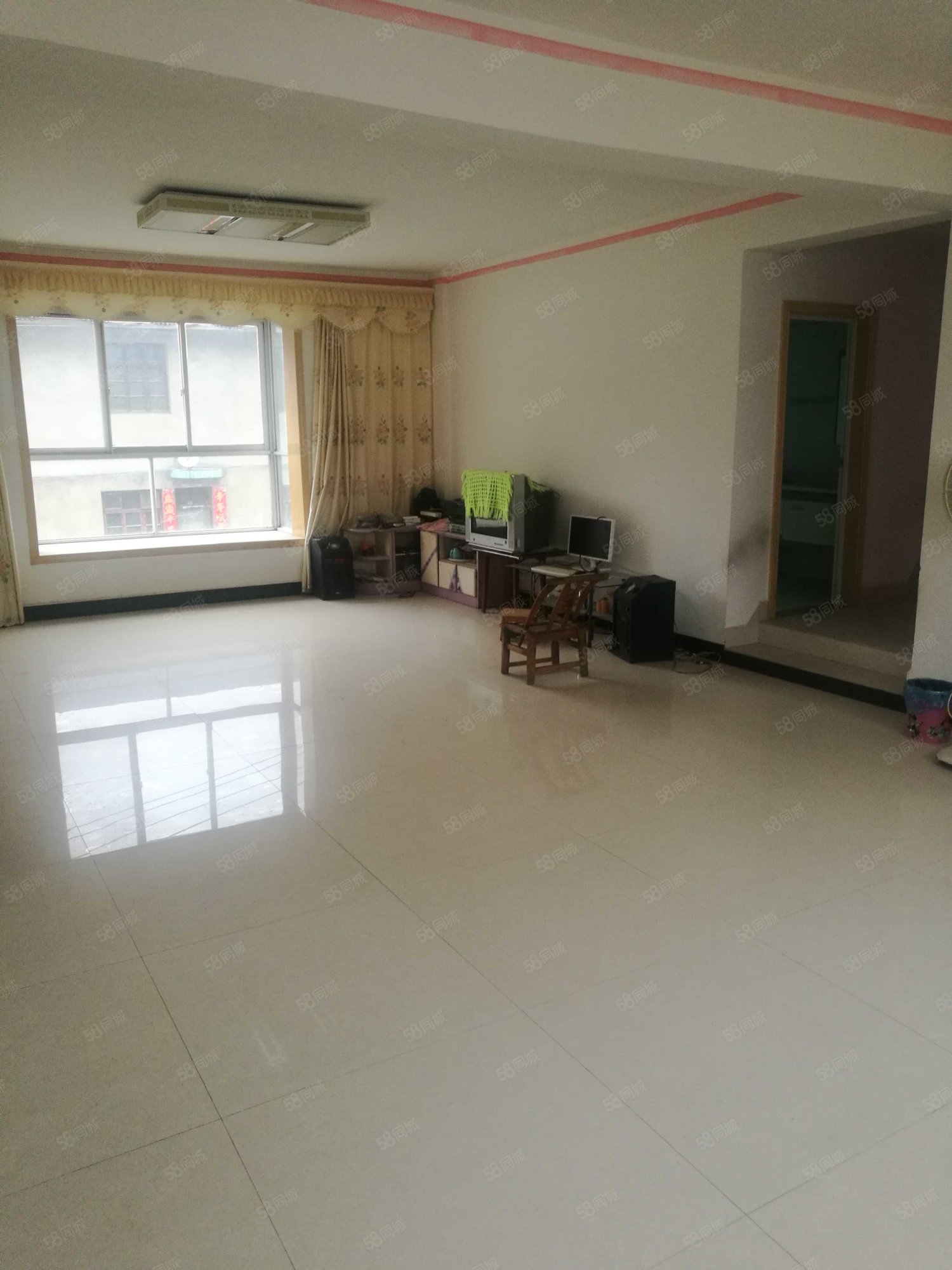 黄家湾路199号小区4室2厅3卫159.66㎡南30万