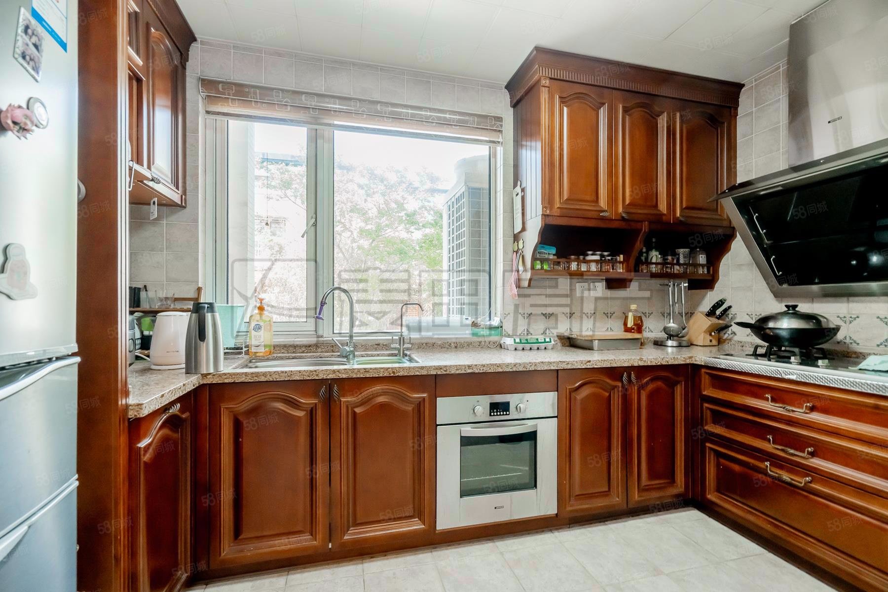 倚林佳園(別墅)5室3廳3衛(wèi)247㎡南北2980萬