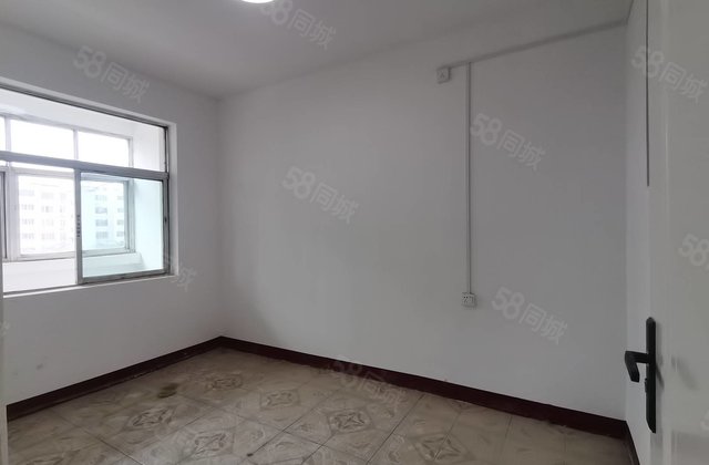 公园西邻 市中心三居室 生活便利 商业配套齐全