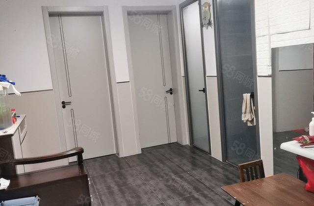 房东直卖 一楼带院硫酸厂家属院精装修 阳光实验 方便停车门前