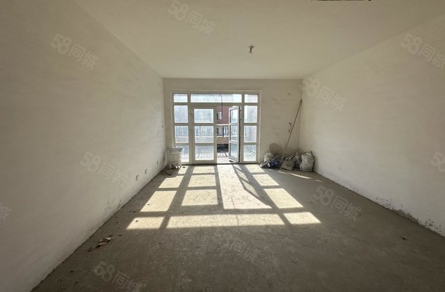 英伦花园别墅，567带车位地下室免大税，带露台新房未住