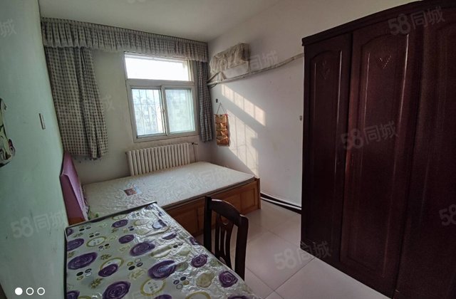 29.9万  七中附近 三居室  中间楼层