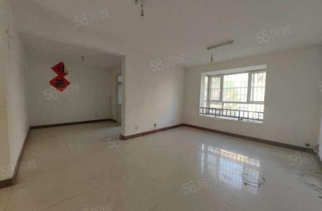 66万翡翠城多层3楼，104平三室两厅一卫，带储，看房有钥匙