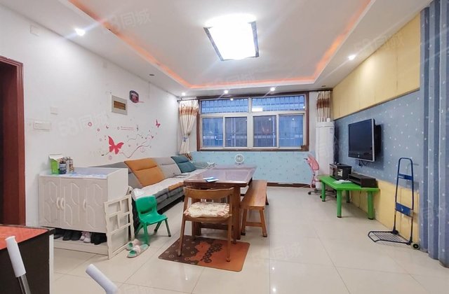 凤凰新城78万买 三居室  多层公摊小 商业配套齐全 精装修