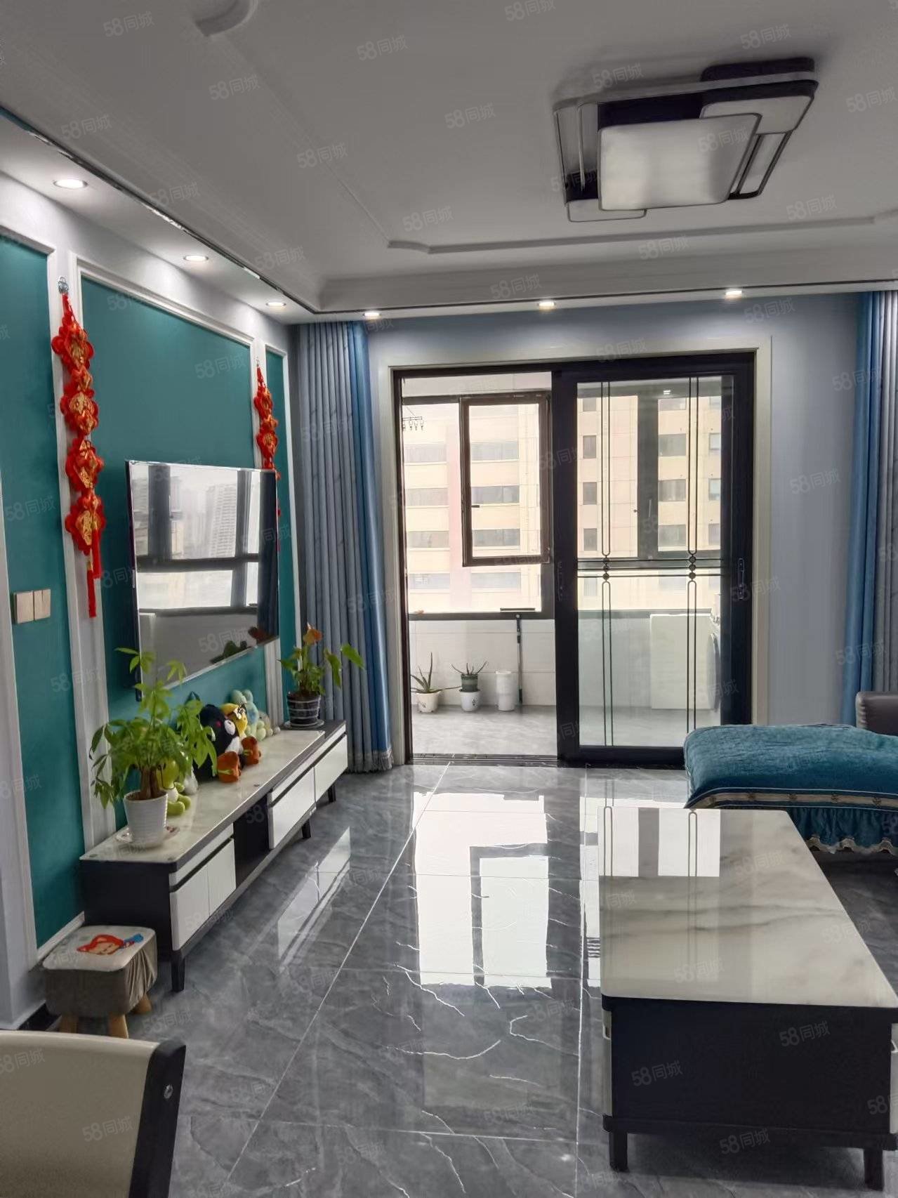 悦湖城3室2厅2卫112㎡南北70万