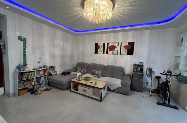 急售！妇幼实验月亮湾精装三室，带车位随时看房，价格可谈！