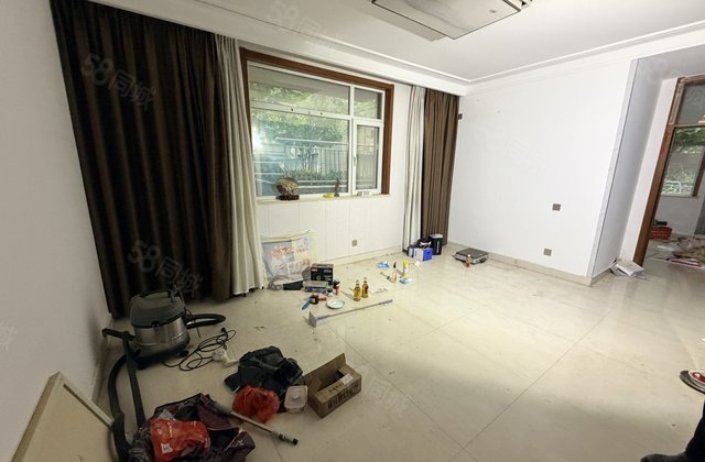 七中 一楼带院 六层电梯洋房 精装 3室边户 免大税 送储藏