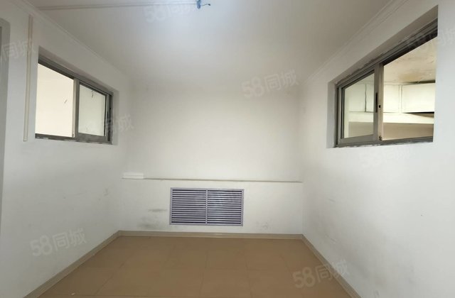 三院北邻，单位家属院，一楼带院子，两室两厅。育红  十一中。